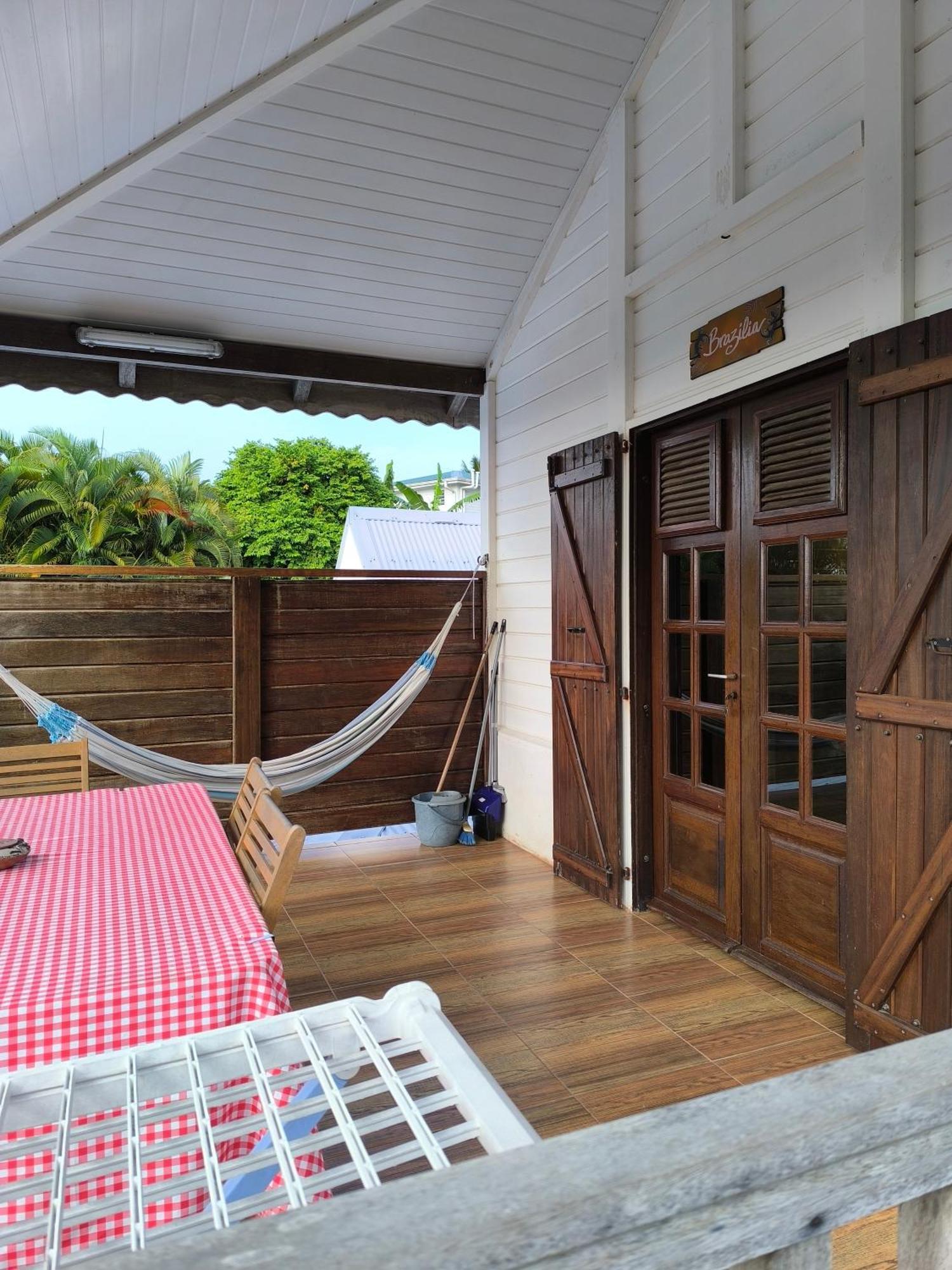 Studio Brazilia Bois Et Nature, Terrasse Avec Vue Sur Les Pitons Le Robert Exterior photo